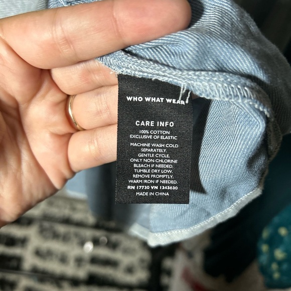 Who What Wear Women’s Peplum Smocked Balloon 3/4 Sleeve, Light Blue Medium - Picture 6 of 7